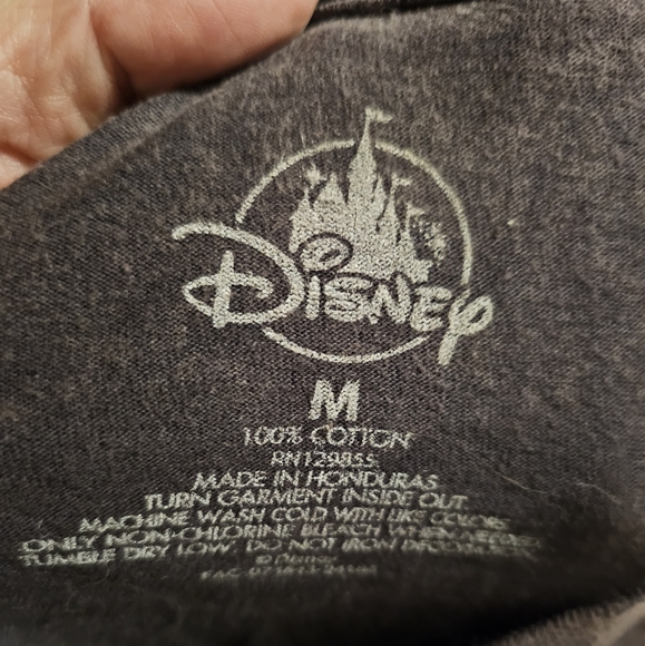 NWT WDW PASSHOLDER MNSSHP Halloween T-shirt unisex Size Medium - Picture 3 of 4